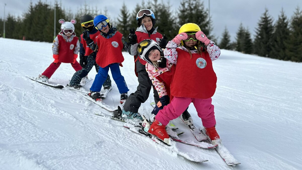 "FULGI de NEA" ski school