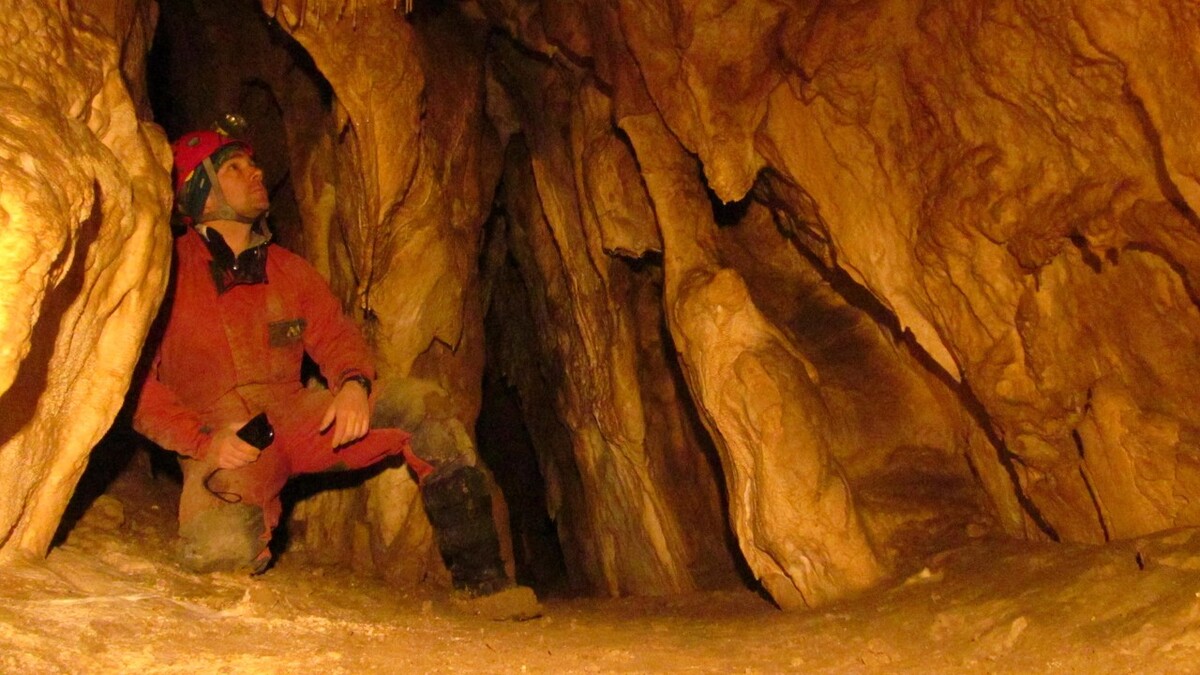 Vizită la Peștera Flacăra