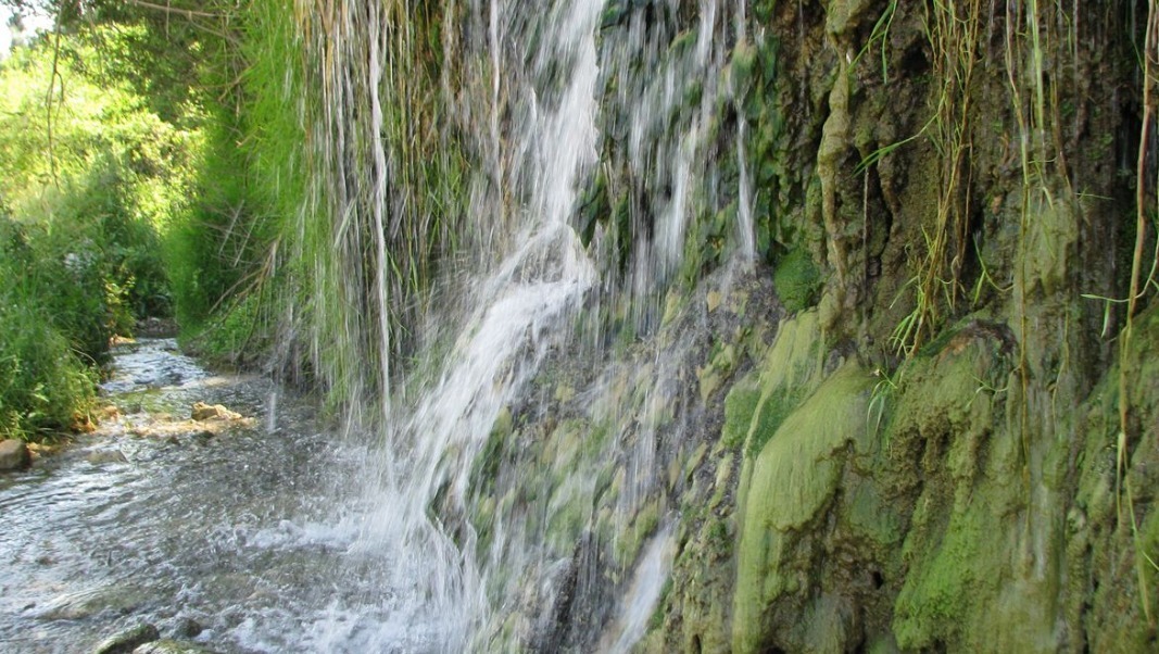 Toplița thermal waterfall