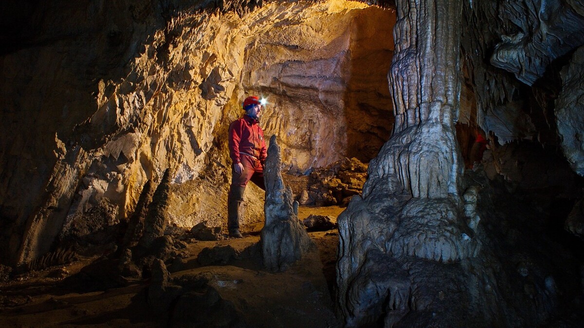 Látogatás a Súgó-barlangba