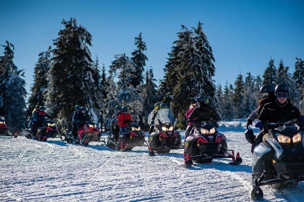 Tururi ghidate cu snowmobile la Harghita Mădăraş