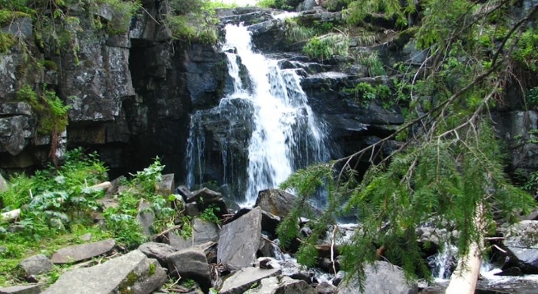 Seche Bog and Szökő Waterfall